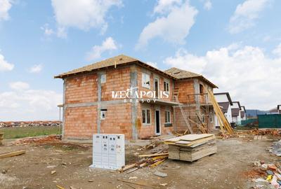 Duplex cu 4 camere cu Canalizare în Sânpetru - 7