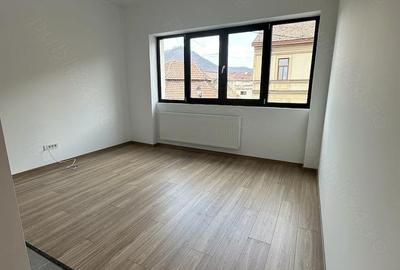 Spațiu comercial, de 42 mp, în Central - 4