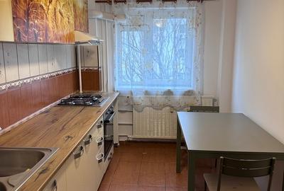 Apartament cu 2 camere decomandat în Tei