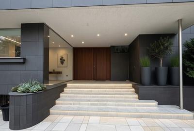 Casă individuală cu 11 camere cu Canalizare în Primăverii - 2