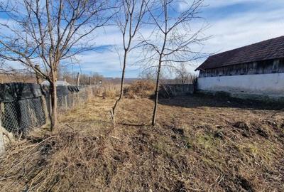 Teren de 1400 mp, în Telești - 1