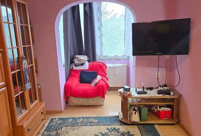 Vand apartament 3 camere semidecomandat in Deva, zona Micro 15, etaj 3 - 2