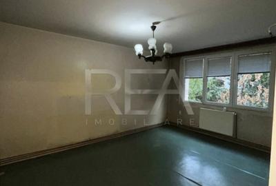 Apartament cu 3 camere decomandat în Drumul Taberei