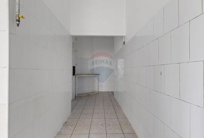 Spațiu comercial, de 100 mp, în P-ța Gării - 8