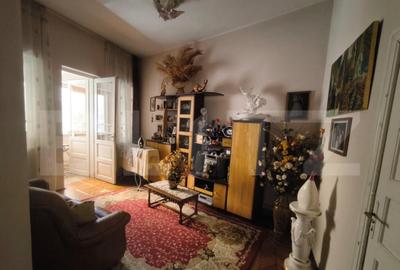 Casă cu 9 camere cu Teren 416 Mp în Central - 32