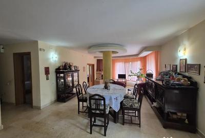 Casă cu 7 camere cu Garaj în Dârvari