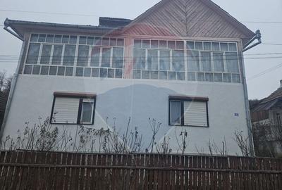 Casă cu 5 camere cu Teren 1958 Mp în Est - 1