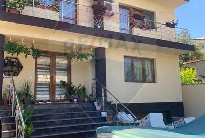 Casa / Vila cu 6 camere de vanzare in zona Central