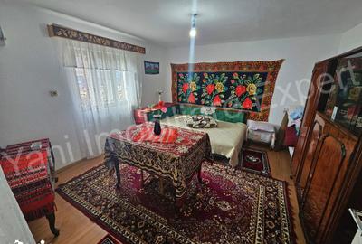 Casă cu 3 camere cu Teren 1378 Mp în Corbeni - 14