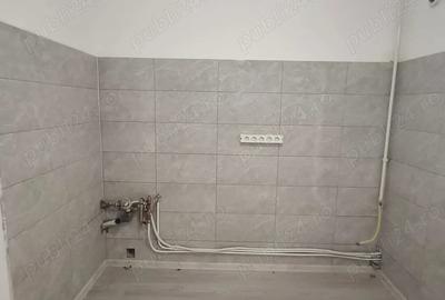 Vand apartament doua camere decomandat zona Milcov - 2