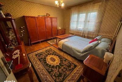 Casă cu 4 camere decomandat cu Teren 100 Mp în 14 Mai - 2