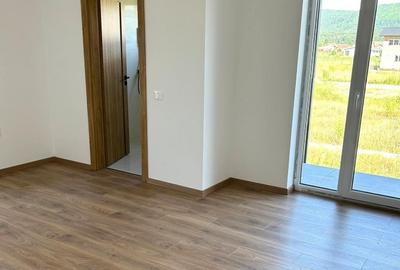 Casă cu 4 camere decomandat cu Canalizare în Cristian
