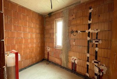 Casă cu 3 camere cu Teren 296 Mp în Bucovăț (Remetea Mare) - 1