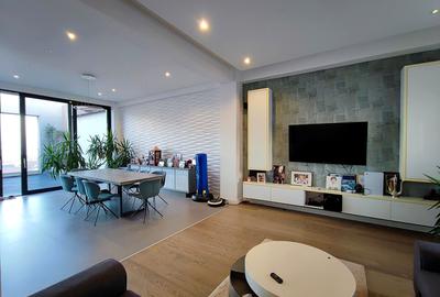 Penthouse cu 4 camere decomandat, mobilat în Palazu Mare - 2