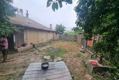 Casă cu 3 camere în Podu Turcului - 1