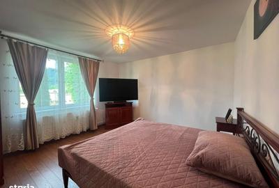 Casă cu 4 camere cu Teren 1000 Mp în Central