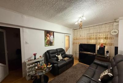 Apartament cu 3 camere ,etaj 3, zona Ulpia - 8