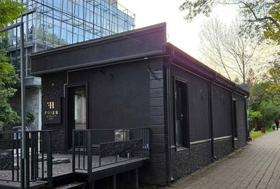 Spațiu comercial, de 60 mp, în Central - 4