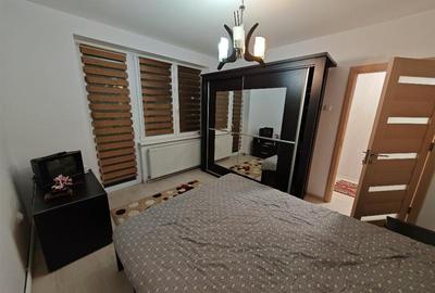 Apartament cu 2 camere semidecomandat, mobilat în Tractorul - 2