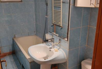 Apartament cu 3 camere semidecomandat în Cetății