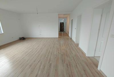 Casă cu 4 camere în Dumbrăvița - 4