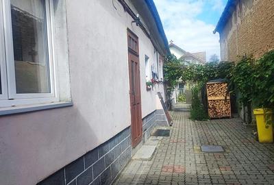Casă cu 5 camere cu Teren 694 Mp în Central - 2