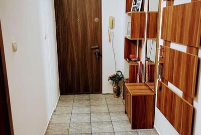 Apartament cu 3 camere decomandat în Mircea-Vodă