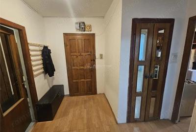 Apartament cu 2 camere decomandat în Micro I - 6