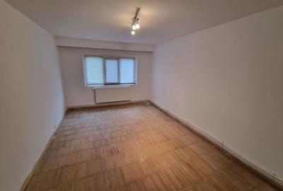 Apartament cu 3 camere decomandat în Poarta 6 - 3