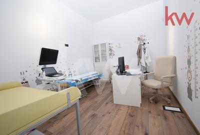 Casa demisol, parter, mansarda, langa Muzeul Olteniei, teren 418 mp, 12 camere - 13