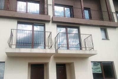 Triplex 5 camere in Europa, 119 mp utili, teren 220 mp - 2