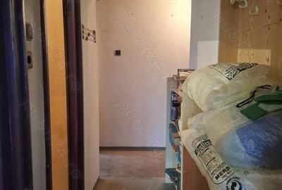 Apartament cu 3 camere decomandat în 1 Mai - 2