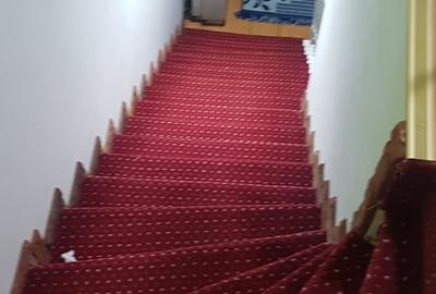 Apartament cu 3 camere semidecomandat în Central - 1
