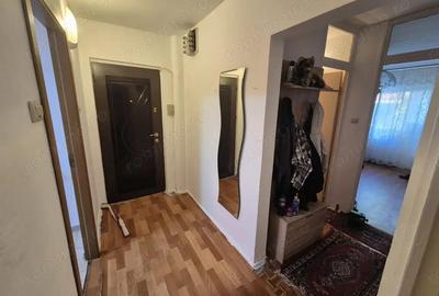 Vand apartament 3 camere Micro 4 - 6