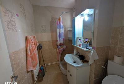 Apartament cu 3 camere decomandat în Cornișa - 12