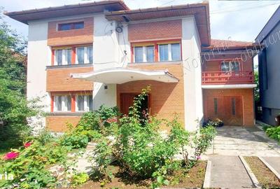 Casă cu 4 camere cu Teren 288 Mp în Ultracentral
