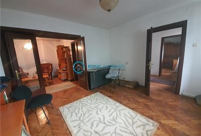 Apartament cu 3 camere decomandat în Central