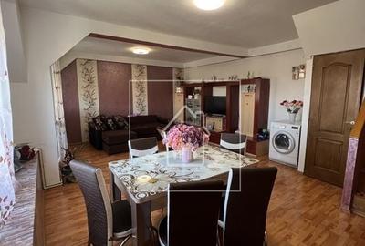 De vanzare- Apartament 3 camere str Luptei - 1