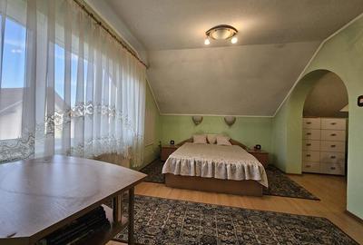 Casă cu Teren 1159 Mp în Zăvoi - 2
