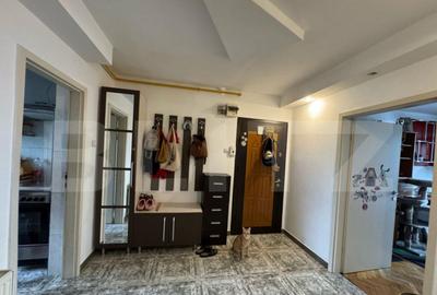 Apartament de vanzare, cu 3 camere decomandat, 61 mp, zona P - 10