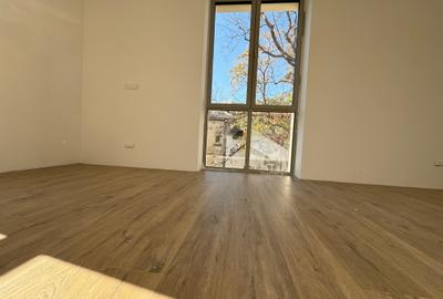 Apartament cu 4 camere semidecomandat în Armeneasca