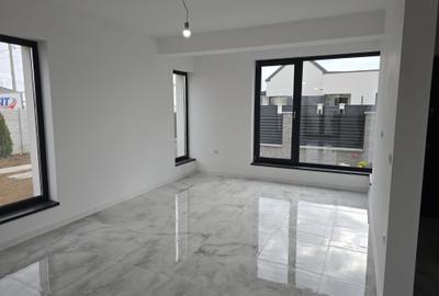 Casă cu 4 camere cu Teren 363 Mp în Berceni