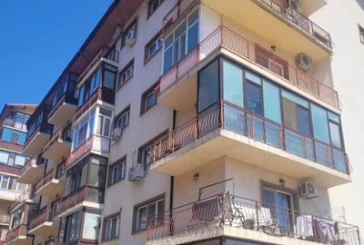 Vand apartament cu 3 camere si garaj - 1