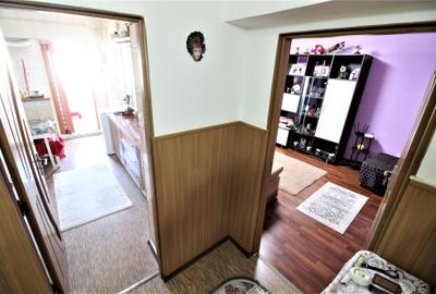 Apartament cu 2 camere decomandat în - 4