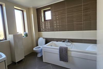 Casă cu 4 camere cu Teren 490 Mp în Central - 12