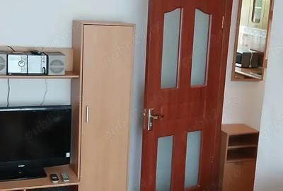 Vand apartament 2 camere, semidecomandat, etaj 2 - 1