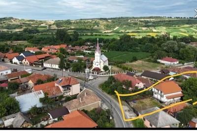 Casă cu 4 camere cu Teren 1600 Mp în Central - 1