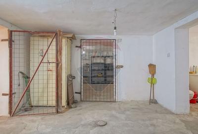 Casă cu 7 camere cu Teren 1167 Mp în Tractorul - 38