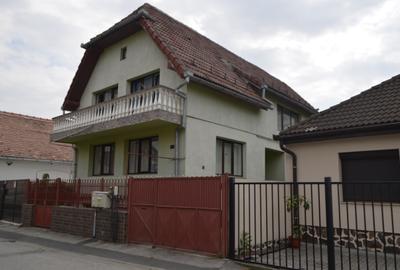 Casă individuală cu 6 camere în Turnișor