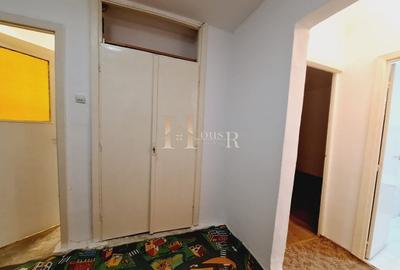 Zona Lipovei. Etaj 3. Decomandat. - 9